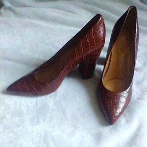 Nine West Elegant Brown Croc-Embossed 4in Women's Heels w/Inner Padding